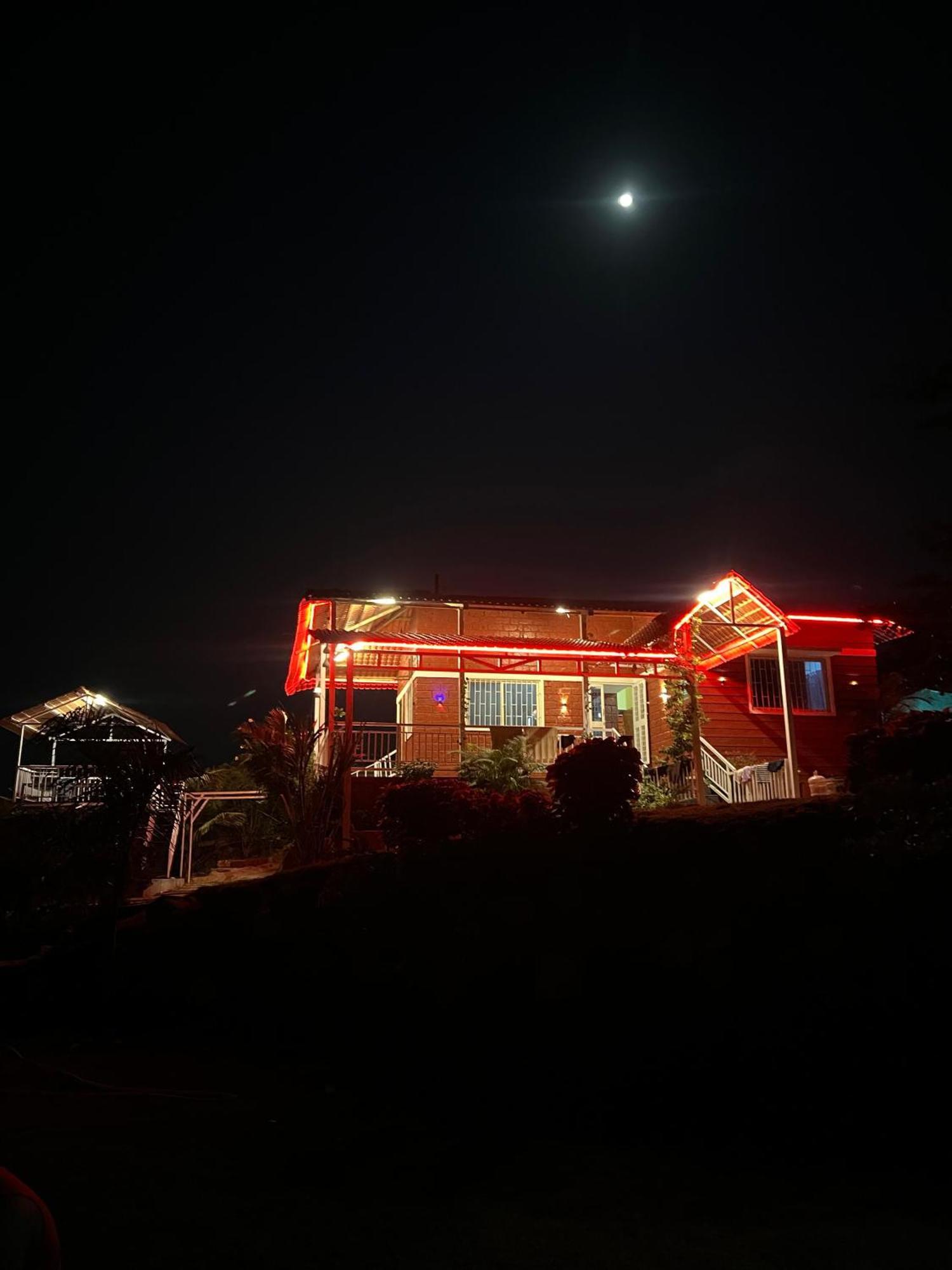 Veera Farmhouse,Villa Kolhapur Buitenkant foto
